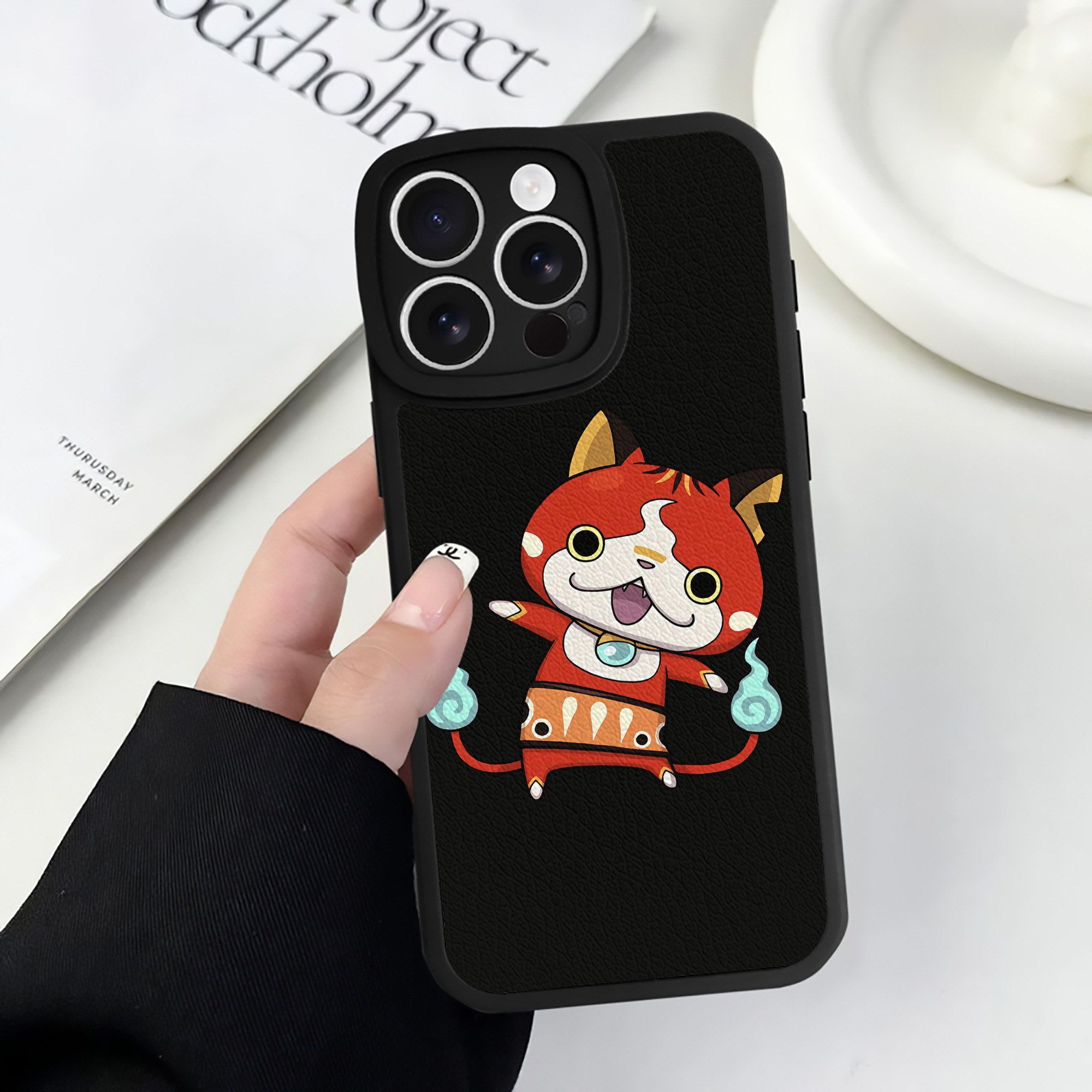 （画像用） 妖怪ウォッチ Yo-kai Watch 【iPhone 16シリーズ対応】シリコンスマホケース（レザー調） 材質：シリコン